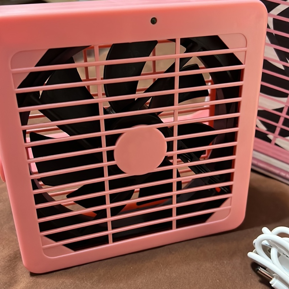 USB Pink Little Desktop Fan - Computer Table - BRAND NEW! - Picture 2 of 6